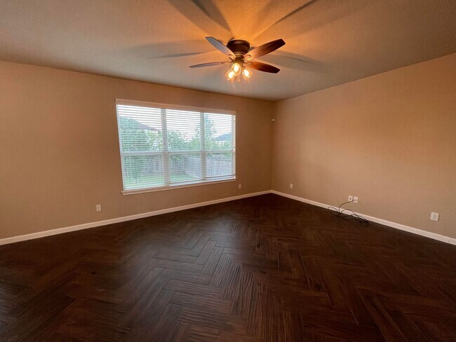 Foto del edificio - BEAUTIFUL 3 BEDROOM 2.5 BATH FEATURING A LUXURY KITCHEN WITH WHITE GRANITE COUNTERS, GRAY CABINET...