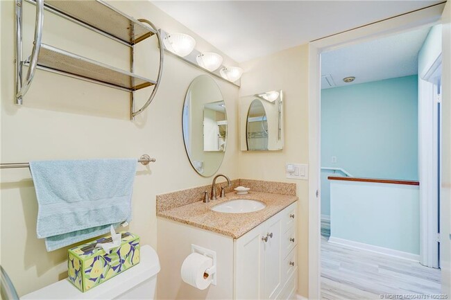 Building Photo - 5532 NE Gulfstream Way