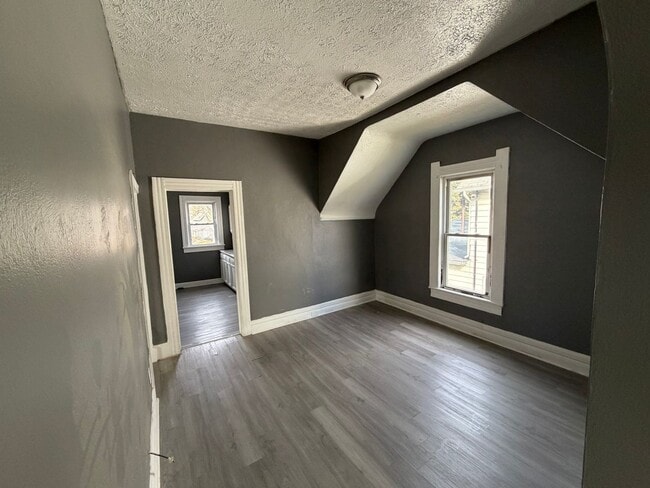 Foto del edificio - 316 W 10th St