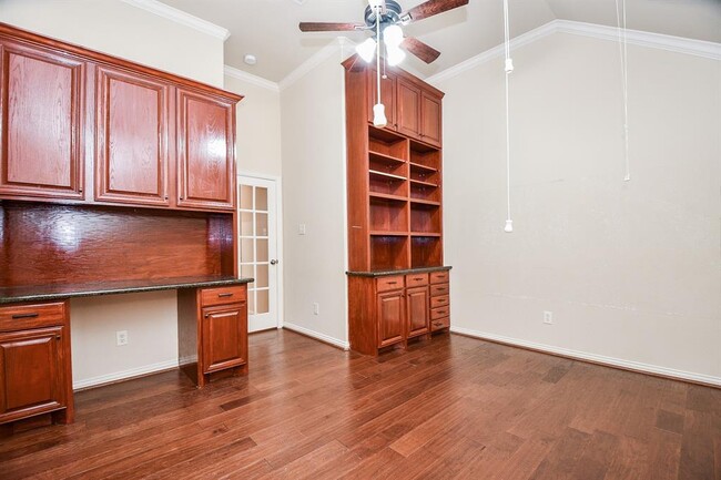 Building Photo - 2114 Ascot Ln