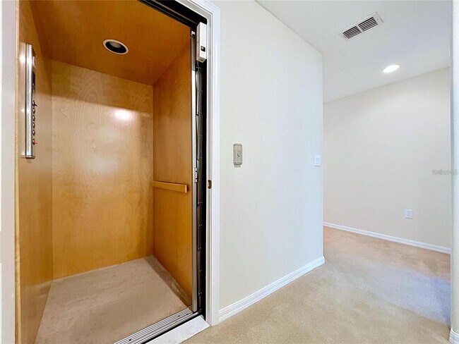 Foto del edificio - 10144 Arbor Run Dr