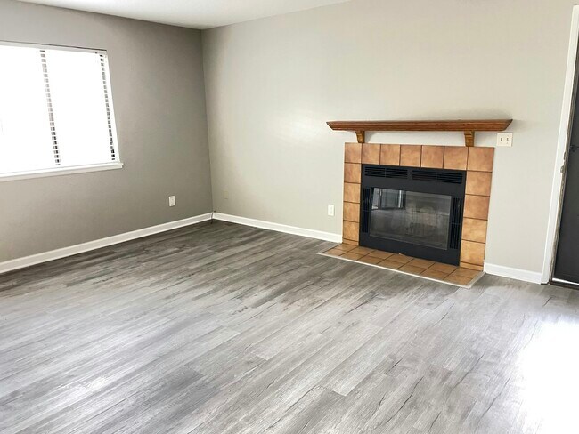 Building Photo - 115 La Crosse Dr