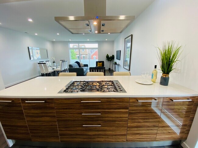 Building Photo - 1921 S Jefferson St