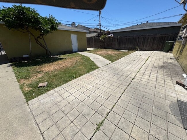 Building Photo - LAWNDALE 3 BDRM DUPLEX FOR LEASE