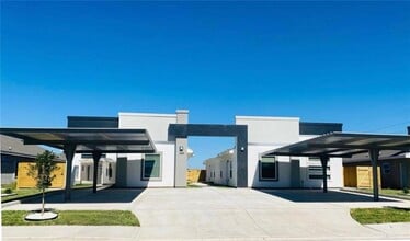 Building Photo - 10 West Dr