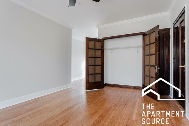 Foto del edificio - 3815 N Greenview Ave