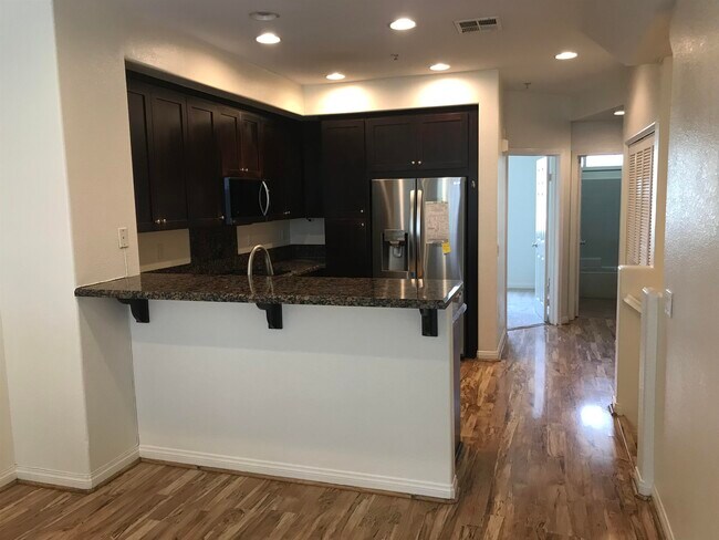 Foto del edificio - 8753 Plaza Park Ln