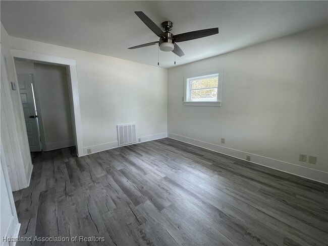 Foto del edificio - 405 W Lake Isis Ave