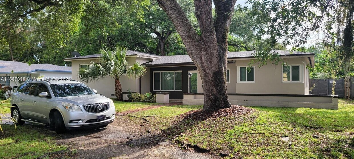 Foto principal - 15110 NE 9th Ct