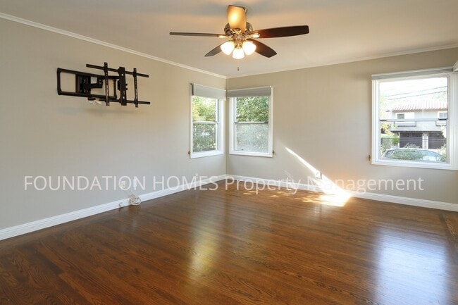 Building Photo - Updated 3bd, Flats of Kentfield, Bonus stu...