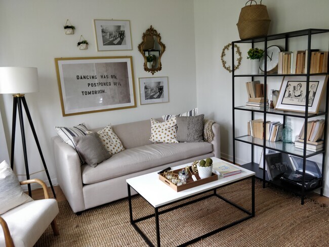 Sala de estar - 902 W Grace St