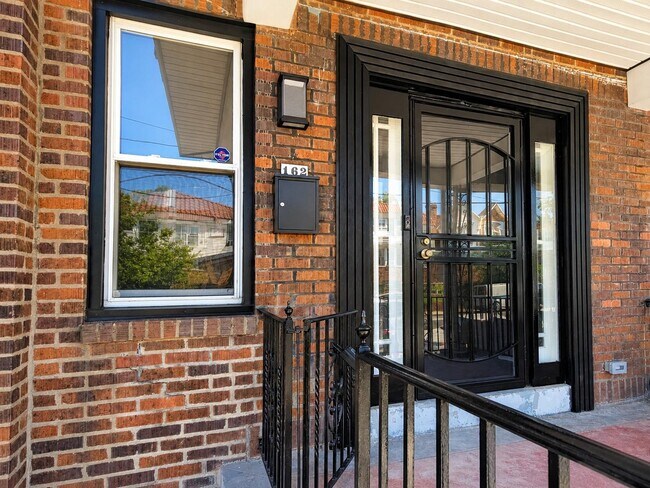 Foto del edificio - 162 W Godfrey Ave