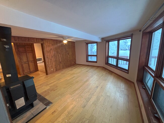 Foto del edificio - Bright 3-Bedroom Home in Town – Convenient Fairbanks Location