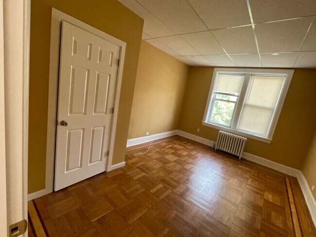 Foto del edificio - 1857 Colden Ave