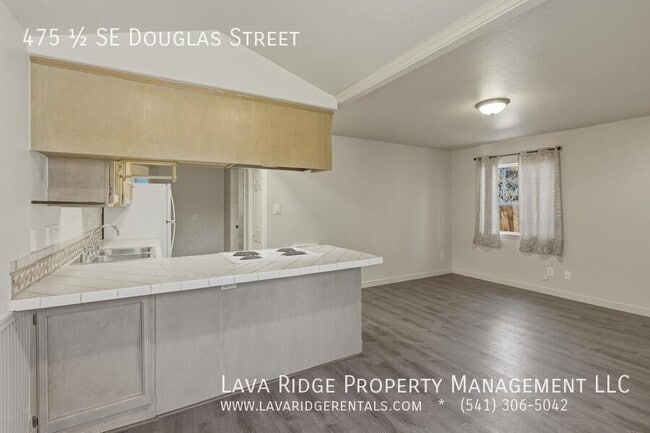 Building Photo - 475 SE Douglas St