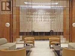 Photo du bâtiment - 5409-5408 EGLINTON Ave