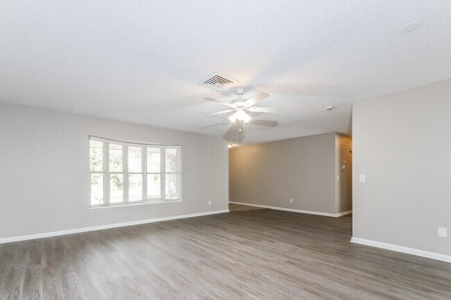 Building Photo - 2449 SE Aneci St