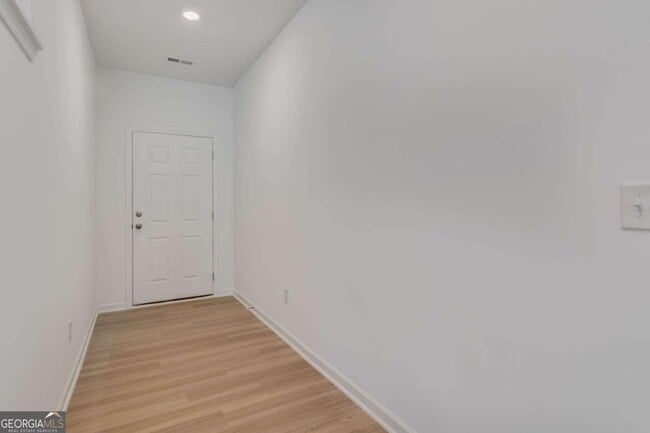 Building Photo - 5820 Flint Ln