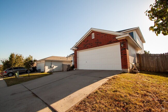Building Photo - Spacious 5 Bedroom, 3 Bath East Austin Hom...