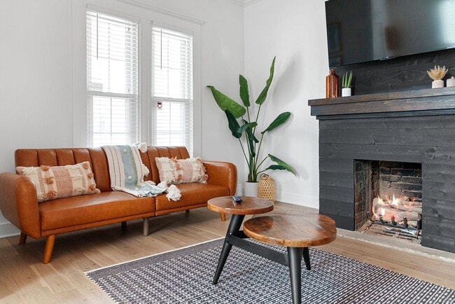 Building Photo - Updated Bungalow, Steps from Short North and OSU