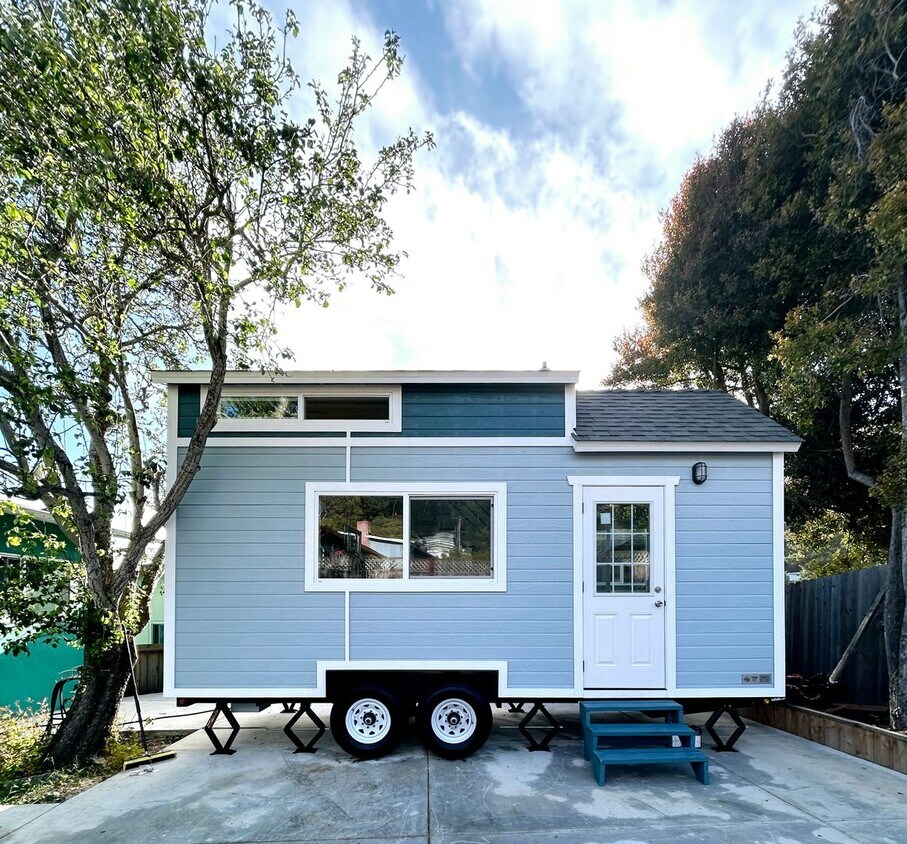 Primary Photo - Tiny House in Linda Mar (Pacifica)! All Ut...