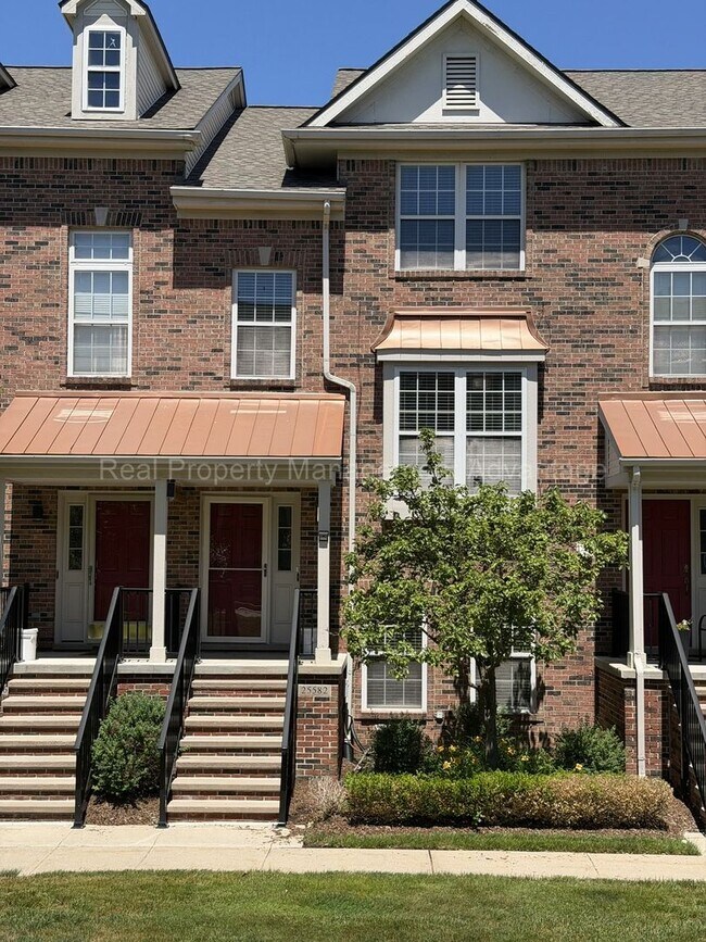 Foto del edificio - Rare and Modern Downtown Southfield Condo with 3 Beds, 2.5 Baths + 2-Car Garage