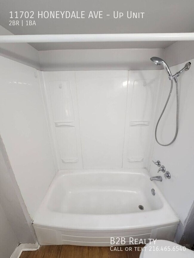 Foto del edificio - 11702 Honeydale Ave