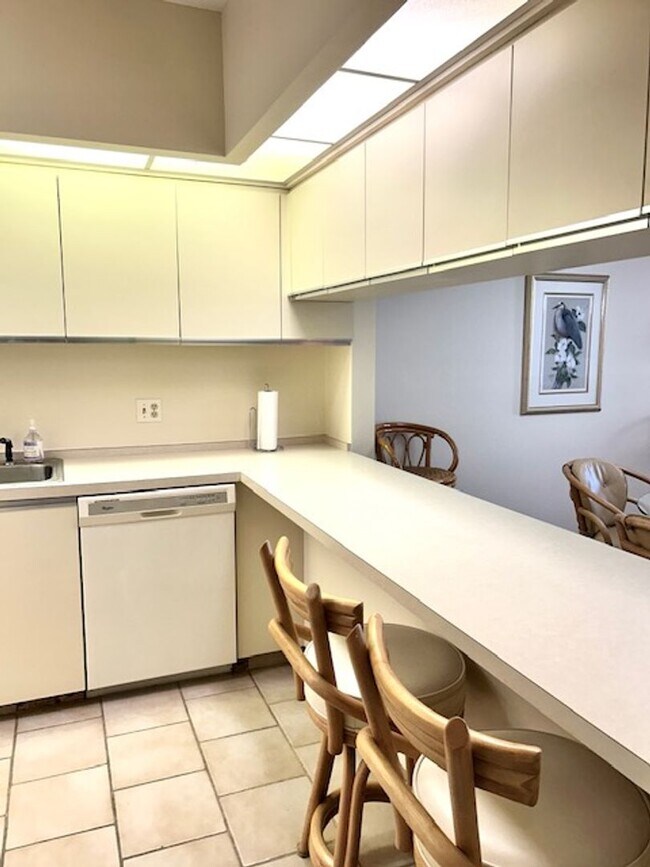 Foto del edificio - 2026 BEACH RENTAL- 2/2 Condo WITH PRIVATE ENTRY - BEACH PLACE - STEPS THE BEACH!!