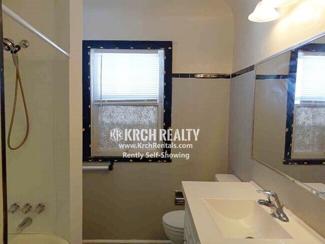 Building Photo - Cozy 5-Bedroom 3-Bathroom Home!