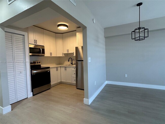 Foto del edificio - 5731 NW 37th St