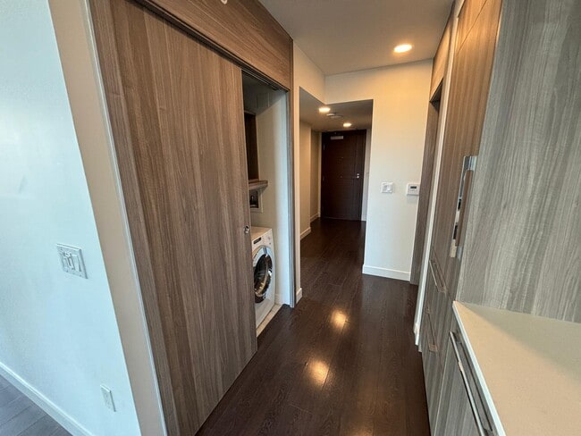 Building Photo - 1201-433 Southwest Marine Drive