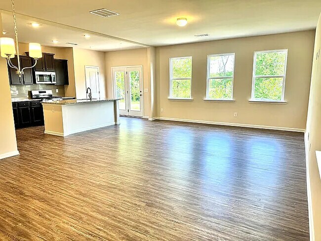 Foto del edificio - 49 Shelter Ln E