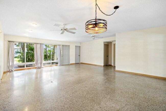 Foto del edificio - 2431 Key Largo Ln