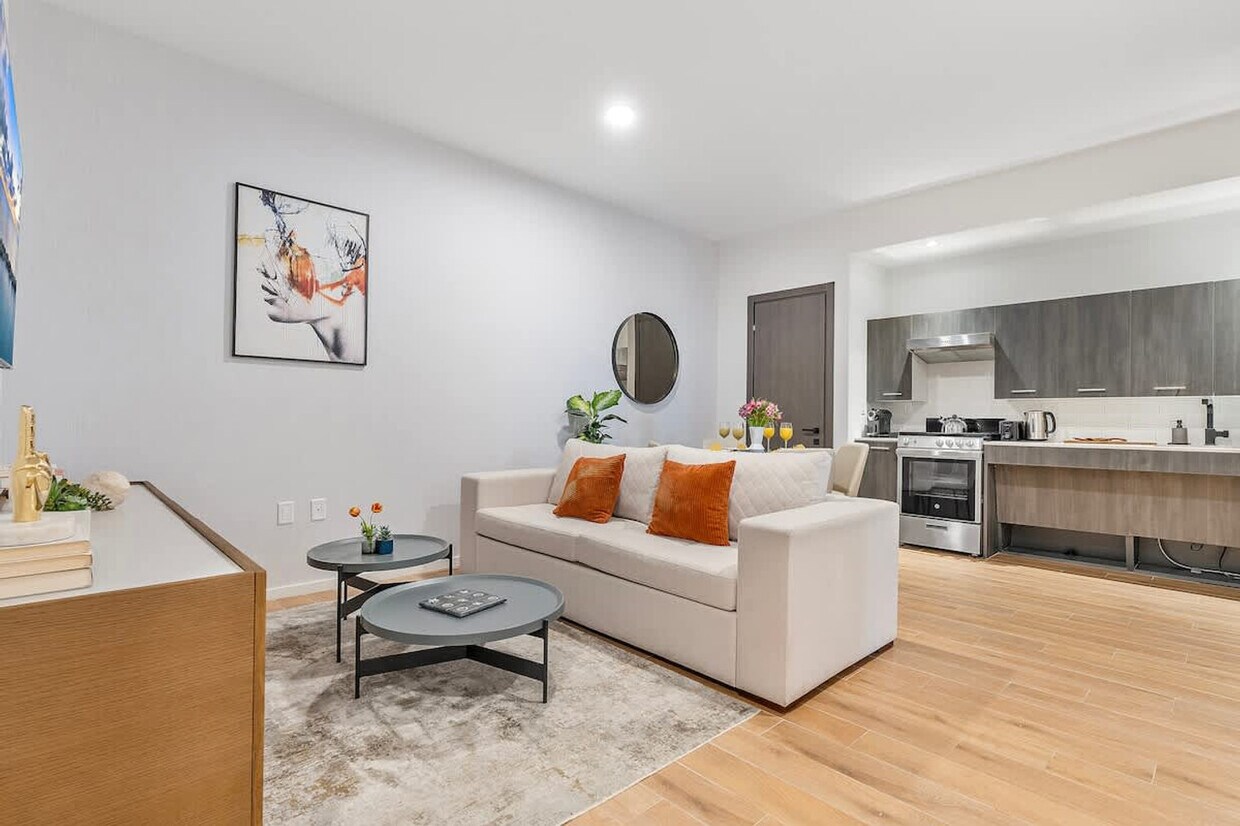 Foto principal - 398 NE 5th St
