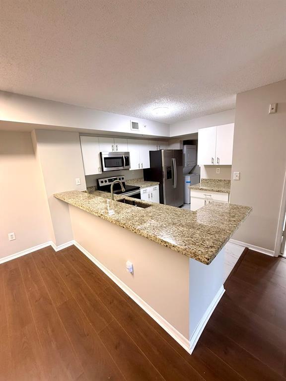 Foto principal - 2600 S University Dr