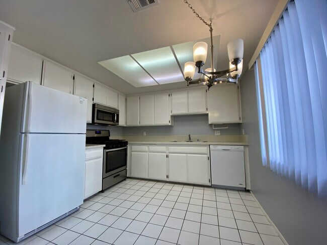 Foto del edificio - 2045 Rodney Dr