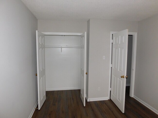 Building Photo - 2715 Camelot Cove Horn Lake, MS 38637