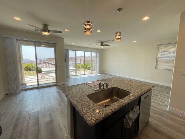 Foto del edificio - Carry Over Showing: This property has been...