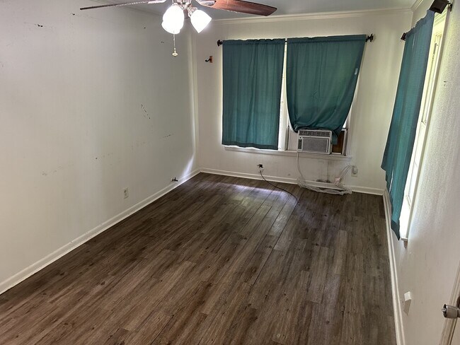 Building Photo - Pecan Units