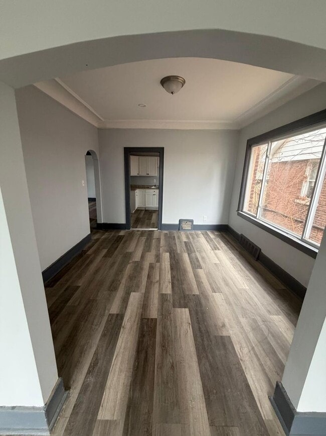 Foto del edificio - 4 bedroom 2 full bathroom!