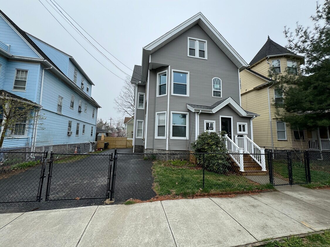 Primary Photo - 557 Colorado Ave