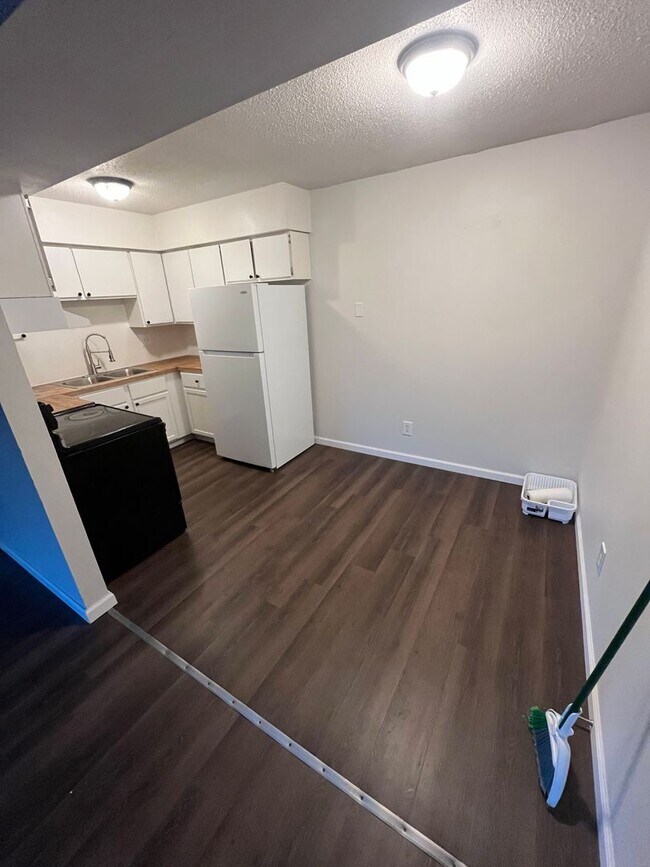 Foto del edificio - 1048 Langley Rd