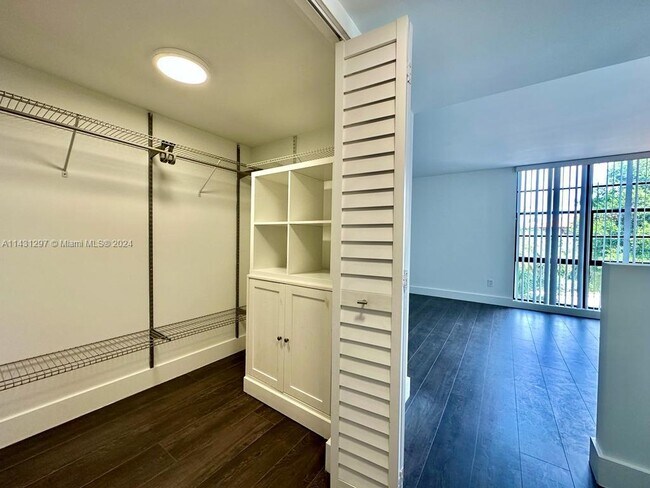 Foto del edificio - 100 Ocean Ln Dr