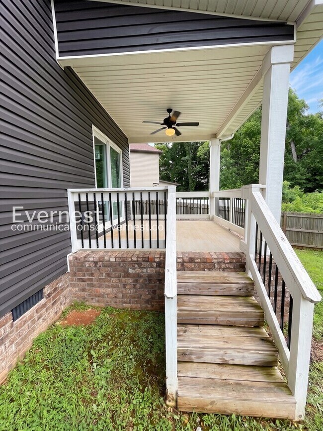 Building Photo - Charming Modern Home / 5 beds 3.5 baths / Garage attached / Fenced-Yard / Available now!