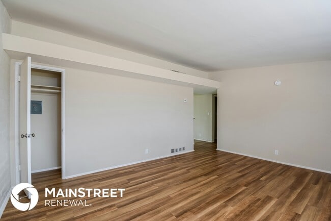 Foto del edificio - 156 W Pastime Rd