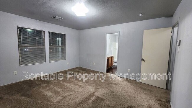 Building Photo - 768 River Garden Dr