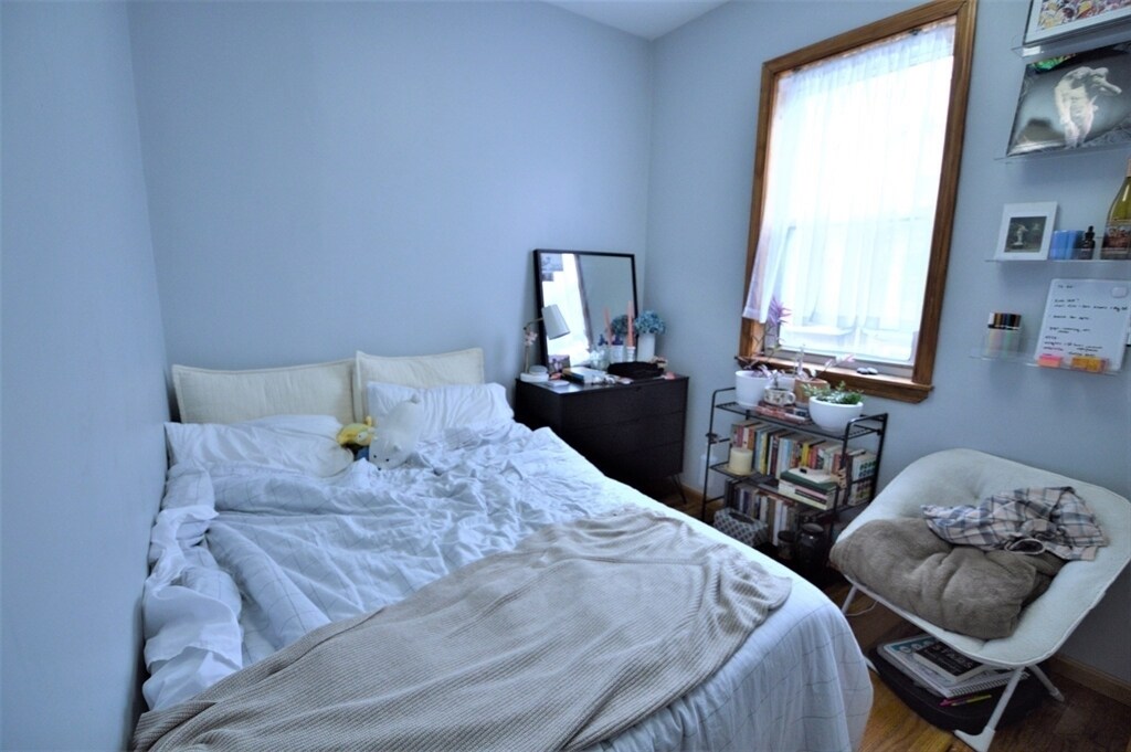 Primary Photo - 179 Putnam St
