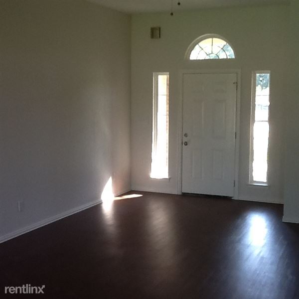 Foto del edificio - 301 Mack Drive, Denton, TX