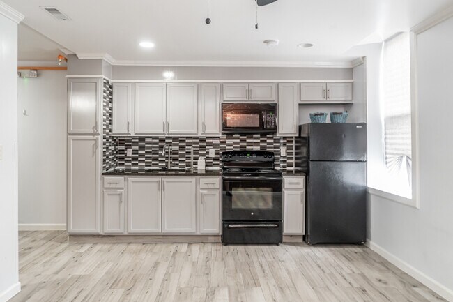 Building Photo - 509 W Girard Ave