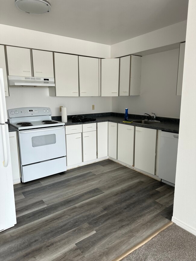 Building Photo - 130 Bell Farm Rd